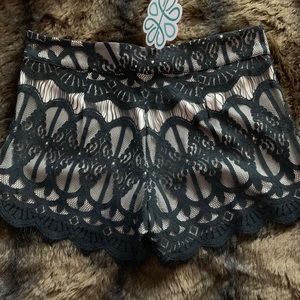 Shop hopes lace shorts